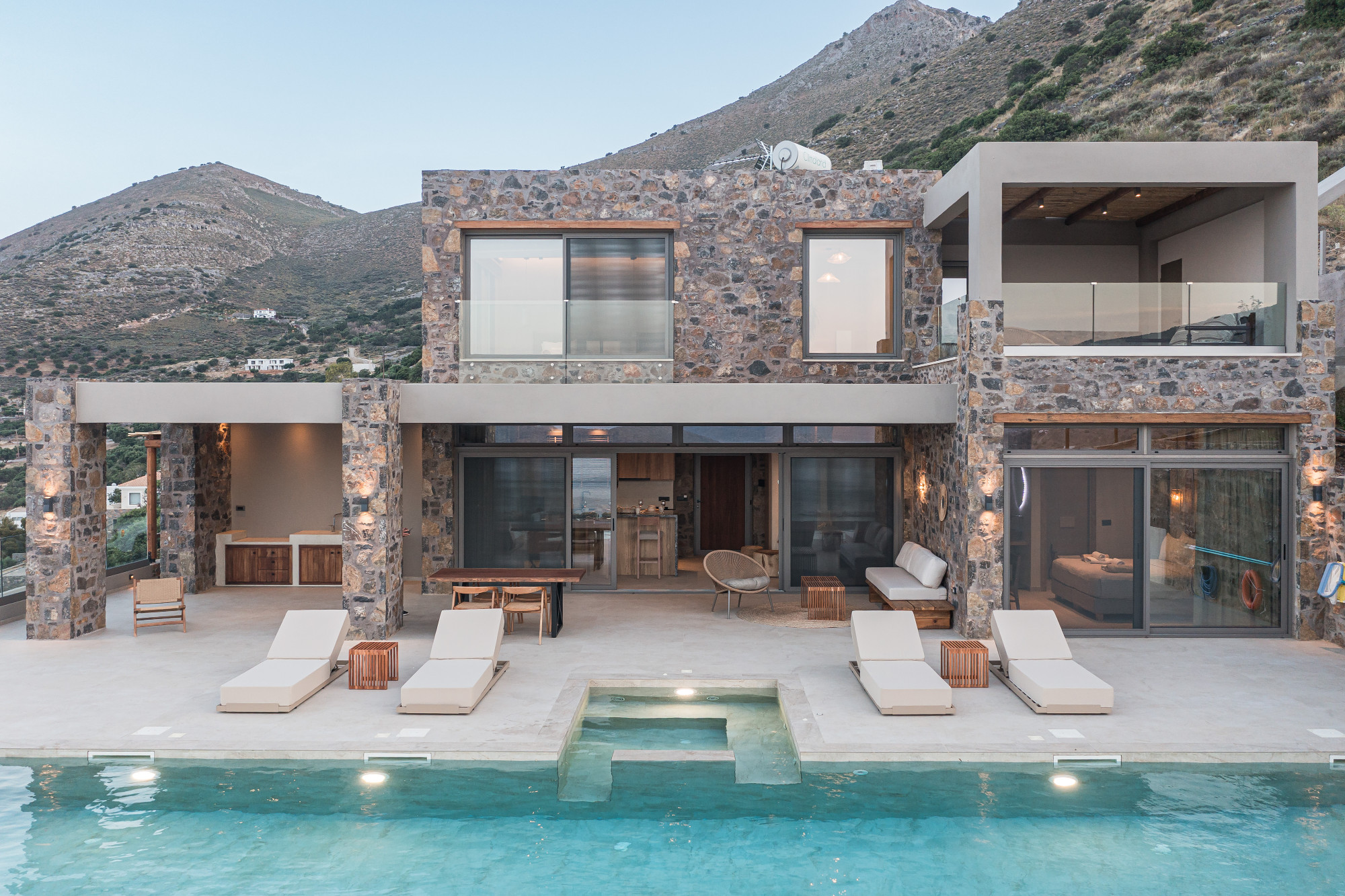 Villa Anemolithos